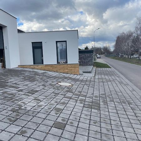 R E L L A X Studia Chvalovice Hate Na Greenway Praha-Wien Exteriör bild